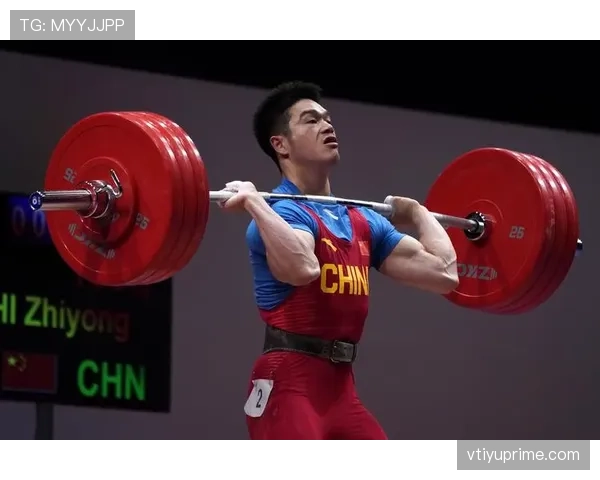 石智勇台上像战神，台下那一整墙的名牌鞋让我立刻尴尬到无地自容