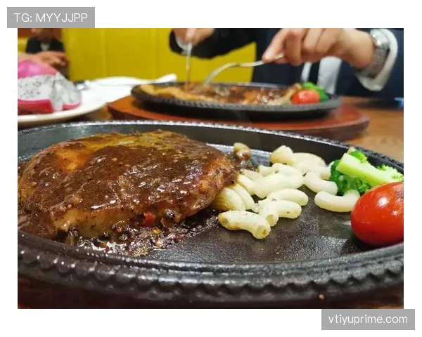 阿尔瓦雷斯训练完直接去超市抢购牛排,这食量谁顶得住 阿尔瓦雷斯训练完直接去超市抢购牛排,这食量谁顶得住